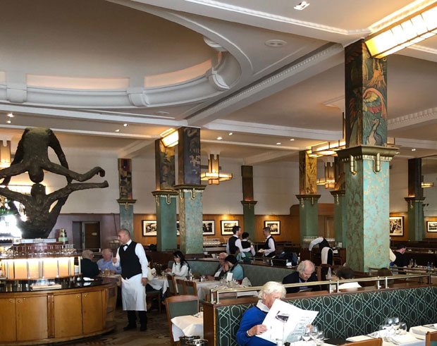 Савине фигуре чувају епоху